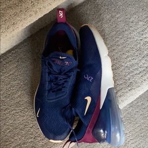 Like new Nike Air270’s.